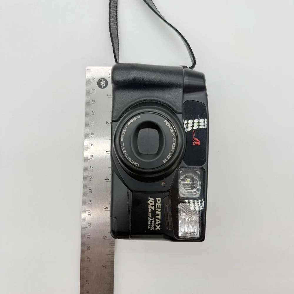 Pentax IQZoom 900 35mm Film Camera 38-90mm Zoom Lens Case Manual Strap